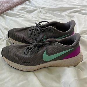 girls nike running shoes